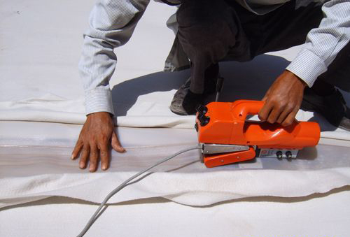 土工膜連接的三種方法（垂直連接、自身粘接、防洪墻連接）